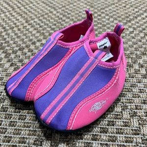 Stingray Australia, pink water shoe, size 26 (9.5 US)